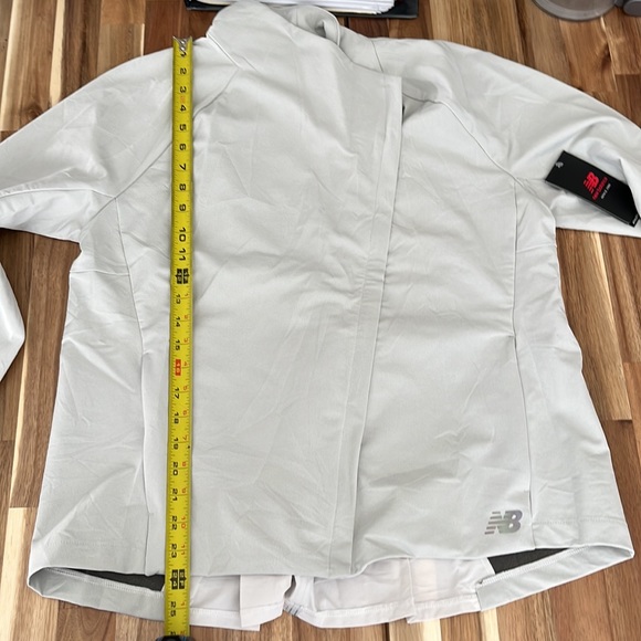 New Balance Run Crew Jacket - no tag - Picture 15 of 15